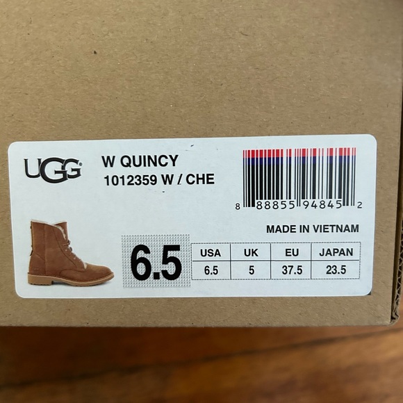 UGG Quincy Boot - Picture 2 of 3